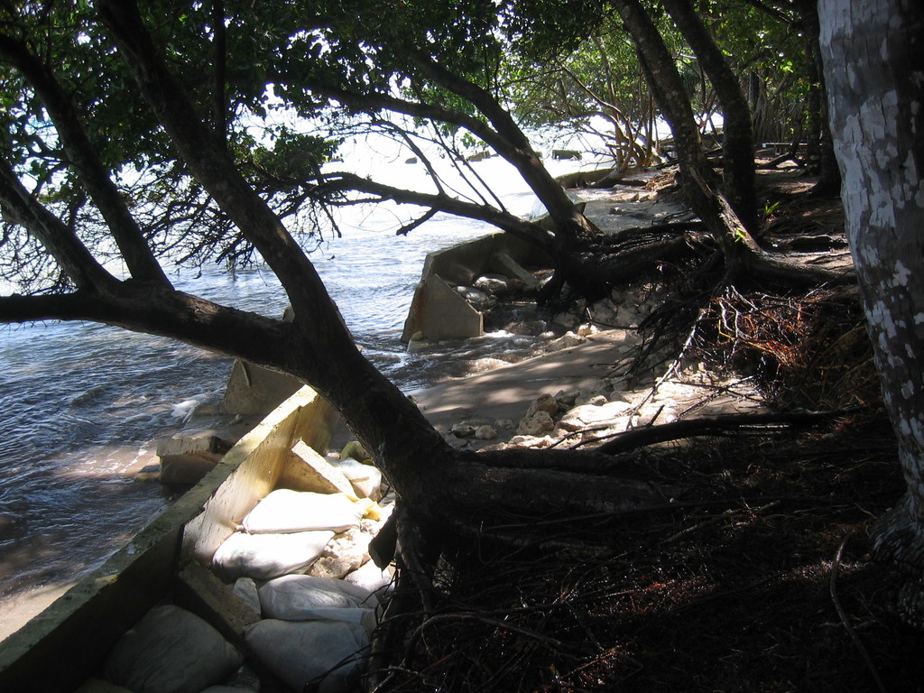 Vilamendhoo_Tsunami_2004_240.jpg